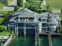 4winns boat house 1.jpg