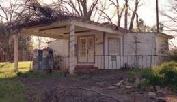 NechesOldGasStation2000LoriMartin.jpg