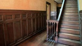 03-31-06_interior-of-the-pink-house_420[1].jpg