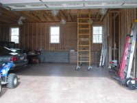 garage interior3_2_1_1.JPG