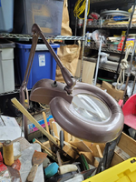 medical magnifying lamp on wheels.png