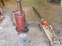 blackhawk early model no swivel casters.jpg