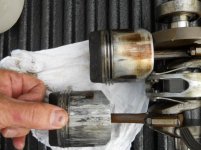 scored piston Jan 8, 2013 002.jpg