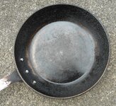 Magnalite 10-in skillet 01.jpg