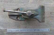 small green bench vise 110323 03.jpg