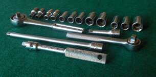 Crescent 17 pc 1.4 dr SAE socket set 02.jpg