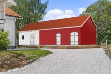 Ny låve mot huset.jpg