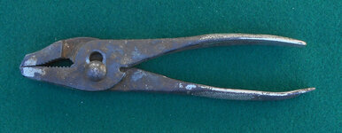 Kraeuter Victor 7 in pliers 041224 B 02.jpg