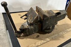 Damaged swivel jaw 01.jpg