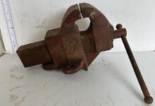 C in triangle vise 01.jpg