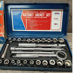 Zomax 5337 28 pc 1.4 & 3.8 dr SAE & Metric ocket set (ebay 124675338686).JPG