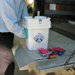 GloveBucket-Let-You-Do-Messy-Jobs-Without-Getting-Messy.jpg