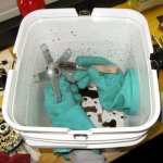 GloveBucket-Let-You-Do-Messy-Jobs-Without-Getting-Messy_1.jpg