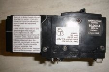 Square D QO2200 200ACircuit Breaker 2 Poles Img 6.JPG