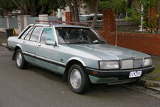 1987_Ford_LTD_(FE)_sedan_(2015-07-14)_01.jpeg