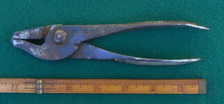 Kraeuter Victor 7 in pliers 041224 B 01.jpg