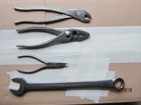 Snappy and Pliers 001.JPG