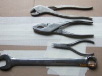 Snappy and Pliers 002.JPG