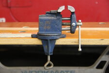 Vise side.JPG Vise side.JPG