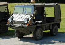 USA Pathfinder for sale on FB has top tarp detail.jpg