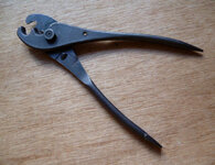 Candidus blasting cap crimpers (Nasutushenri 01).jpg