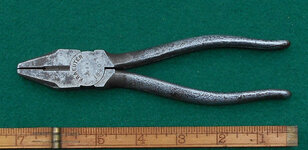 Kraeuter 1130-7 7 in linemans pliers KRAEU091325 01.jpg