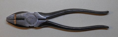 Crescent 1950 9 in linemans pliers 012726.jpg