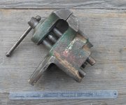 small green bench vise 110323 02.jpg