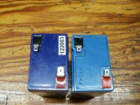 mixed F1-F2 terminal batt on left and F1 terminal batt on right.jpg