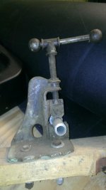 Old Pipe vise.jpg