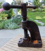 Toledo 00 pipe vise left.jpg