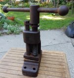 Toledo 00 pipe vise front.jpg