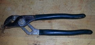 Diamond Horseshoe Adjustable Wrench.jpg