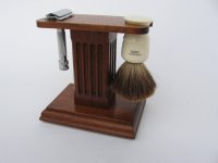 Wanut Razor Stand1.JPG