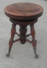 RoundPianoBenchBestpic.JPG
