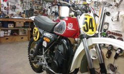 81 Husky 250 cr.jpg