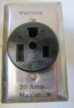 220V Outlet 1.jpg