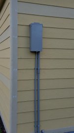 detached garage outside disconnect.01.jpg