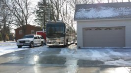 Bus-Driveway_01_11-29-2014_sm.jpg
