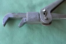 Click Pliers Click Mfg. Co. Fairbury Nebraska (Patent 2358858 2325245 )(Ebay 223718024598 04).jpg Click Pliers Click Mfg. Co. Fairbury Nebraska (Patent 2358858 2325245 )(Ebay 223718024598 04).jpg