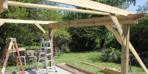 first-pergola-joists-in-and-braced-800x400.jpg