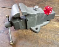 Lug's Parker 2 in. swivel jaw vise.jpg
