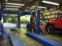 Rotary 12000lb and Bendpak 14000lb lifts.JPG
